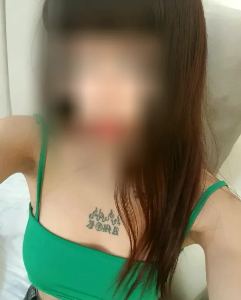 Anna, 32