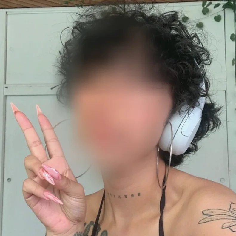Elena, 26