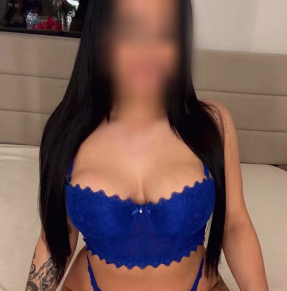 Emma, 24