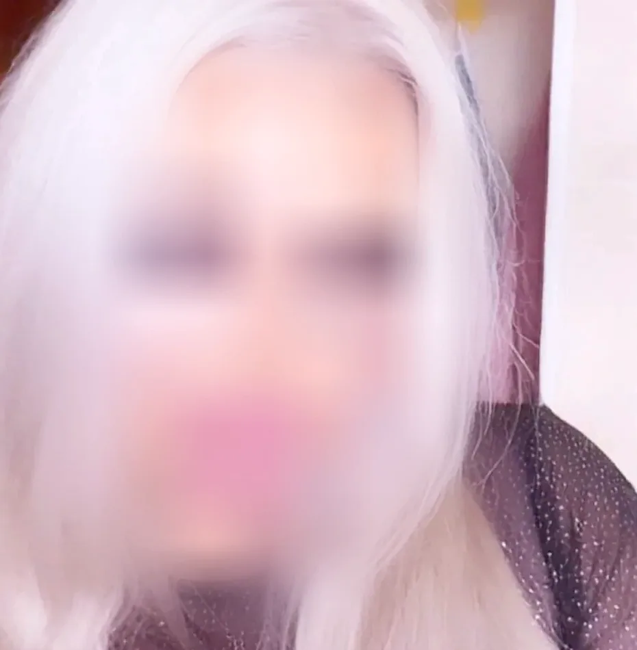 Nadine, 26