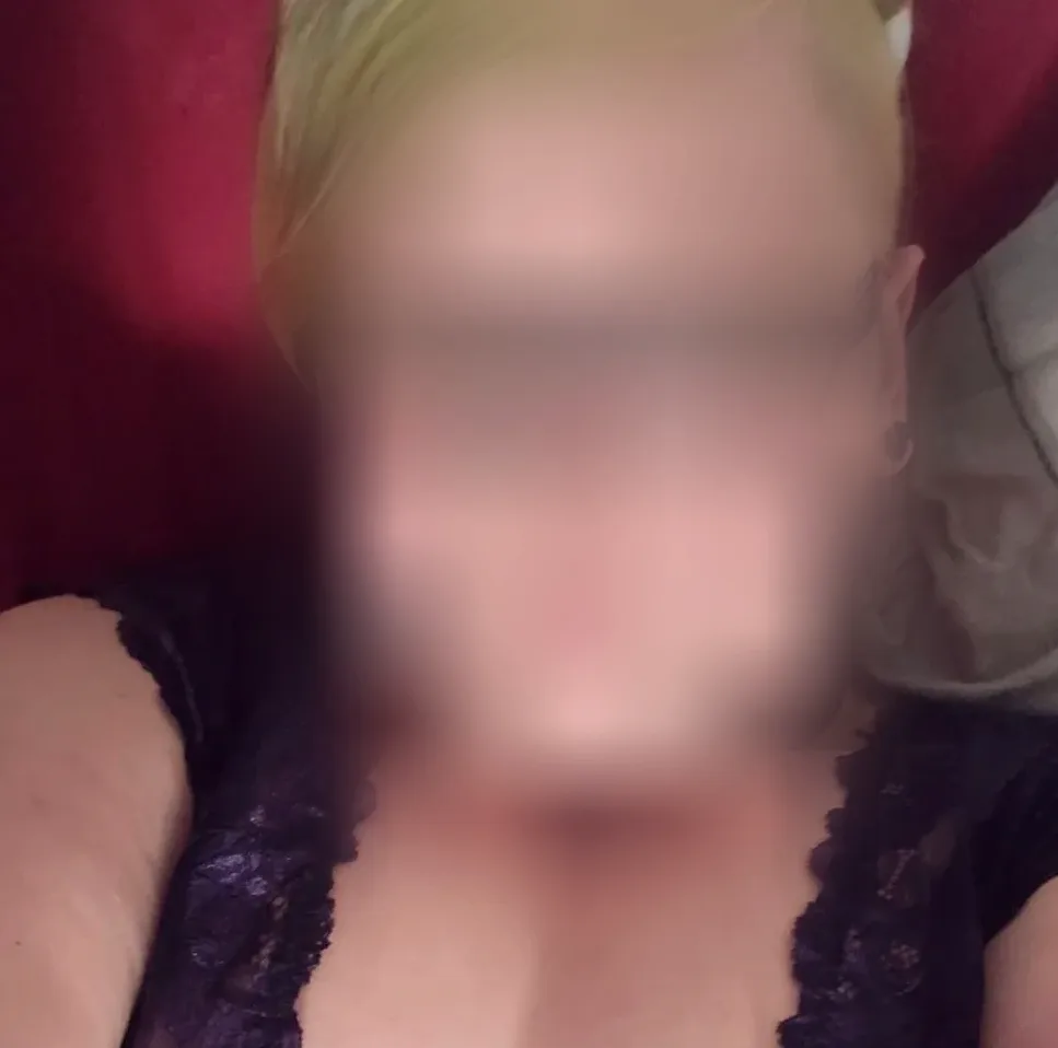 Nicole, 28