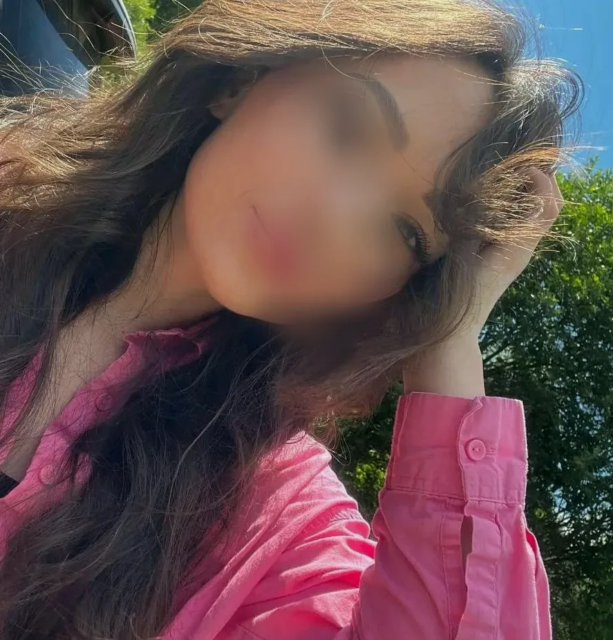 Nina, 25