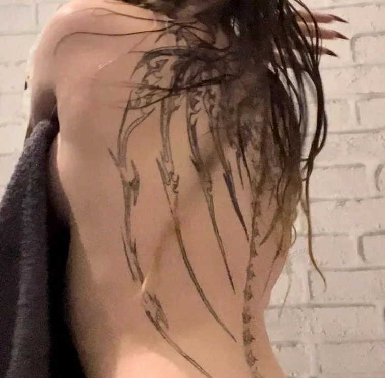 Zeynep, 21